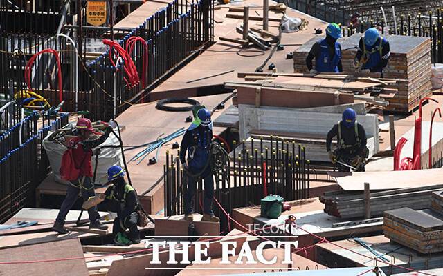 건설경기 침체 장기화로 건설업 핵심 지표들이 모두 하락한 것으로 나타났다. 2008년 글로벌 금융위기 때와 맞먹는 침체라는 분석도 나온다. /박헌우 기자