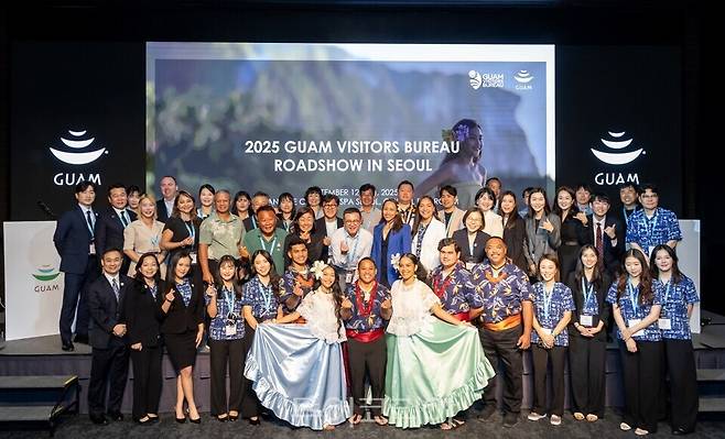 지난 12일열린 '괌료드쇼' 참가자들이 단체로 기념사진을 찍었다.&nbsp;