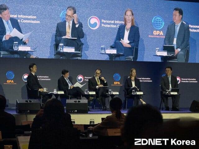 'GPA 서울 2025' 행사에서 '에이전틱 AI와 개인정보보호'를 주제로 열린 패널 토의가 진행되고 있다.