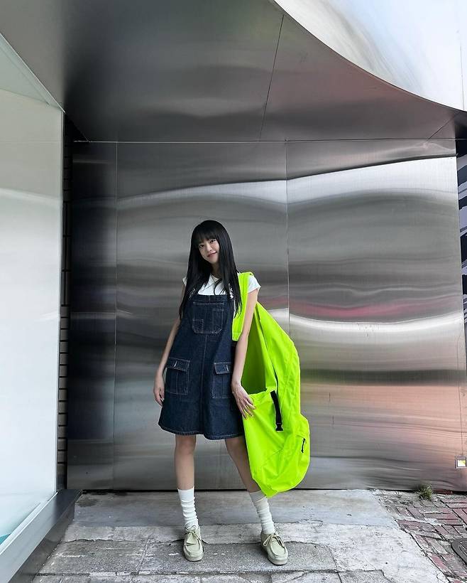 클락스 로퍼를 신은 이주연 인스타그램 @jupppal