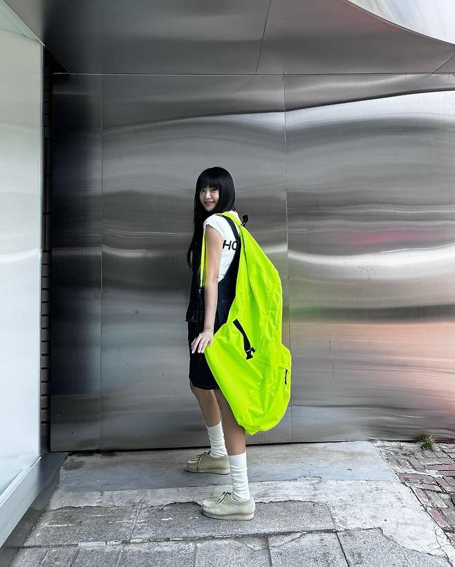 클락스 로퍼를 신은 이주연 인스타그램 @jupppal