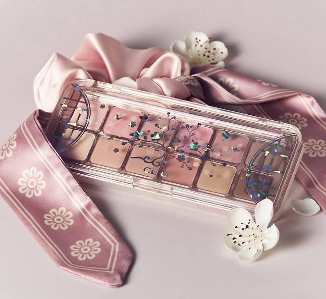 국가유산청과 클리오가 손잡고 우리 식물의 색상을 재현한 헤리티지 화장품. 국가유산청·클리오 제공