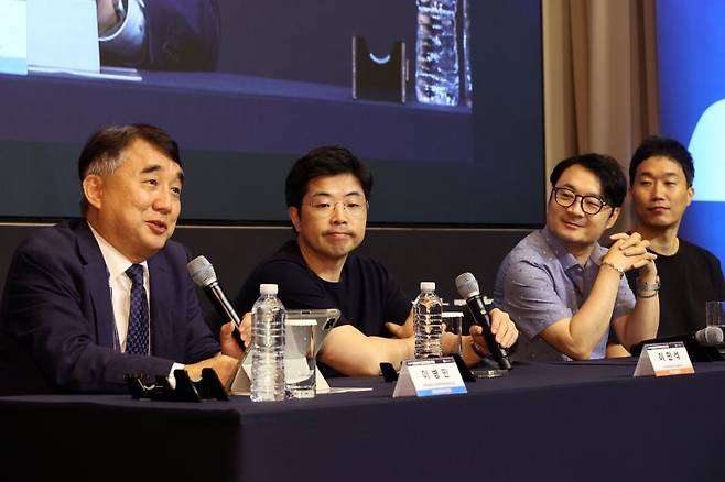 17일 서울 강남구 조선팰리스서울강남에서 열린 제12회 대한민국 문화콘텐츠포럼에서 이병민 건국대학교 문화콘텐츠학과 교수(왼쪽부터)를 좌장으로 이민석 와이낫미디어 대표, 박창우 순이엔티 대표, 정호영 뉴유니버스 대표가 패널토론을 진행하고 있다. 사진=서동일 기자