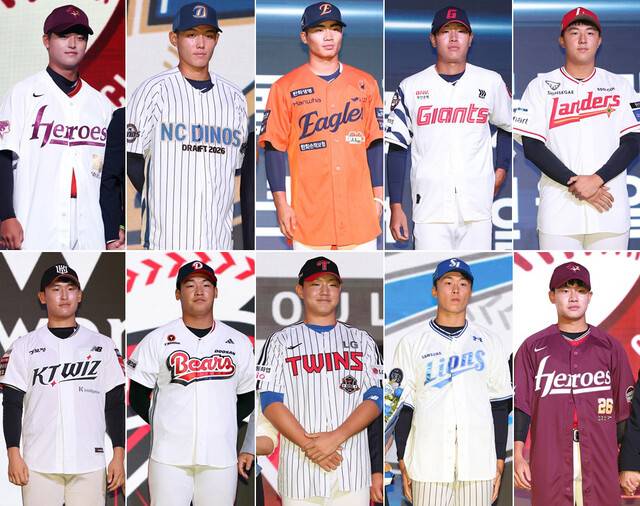 17일 서울 송파 롯데호텔에서 열린 2026 KBO 신인드래프트 1라운드에서 프로 구단의 지명을 받은 선수들이 기념 촬영을 하고 있다. 윗줄 왼쪽부터 박준현(키움), 신재인(엔씨), 오재원(한화), 신동건(롯데), 김민준(에스에스지). 아랫줄 왼쪽부터 박지훈(케이티), 김주오(두산), 양우진(엘지), 이호범(삼성), 박한결(키움). 연합뉴스