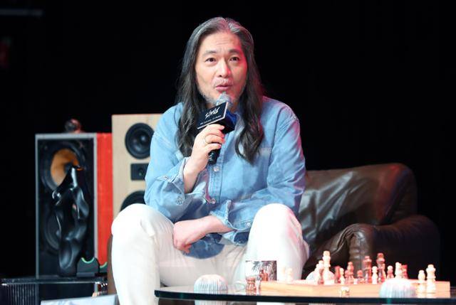 가수 임재범이 내년 데뷔 40주년을 맞는 소회를 밝혔다. 뉴시스