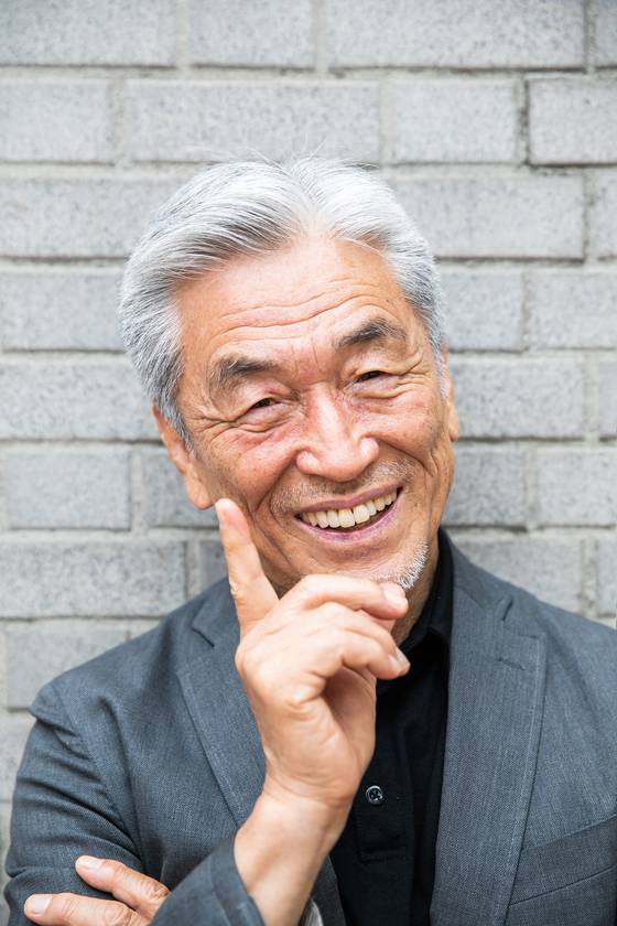 장사익은 데뷔 30주년을 맞아 대규모 재즈 오케스트라 협연에 나선다. [사진 행복을 뿌리는 판]