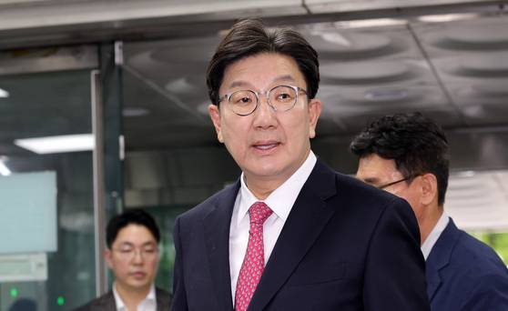 국민의힘 권성동 의원이 16일 오후 서울중앙지법에서 열린 영장실질심사에 출석하고 있다. 강정현 기자