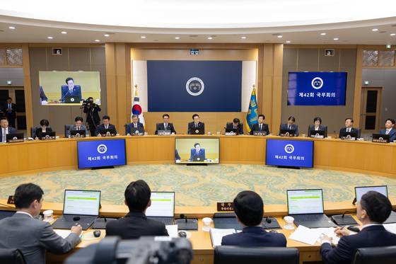 이재명 대통령이 16일 세종시 정부세종청사에서 열린 제42회 국무회의에서 발언하고 있다.(대통령실 제공) 뉴스1