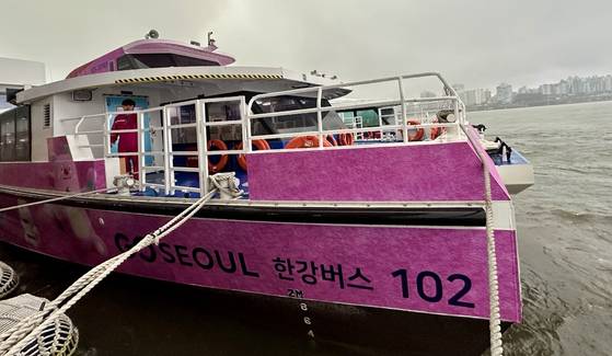 한강버스 102호 선체 전면부. 문희철 기자