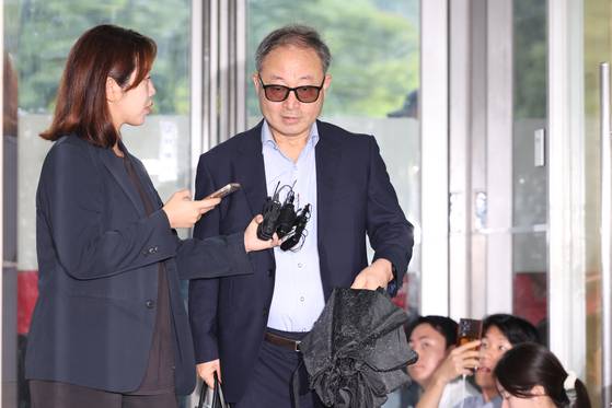 한석훈 국가인권위원회 비상임위원이 17일 오전 서울 서초구 순직해병 특검(이명현 특별검사) 사무실에서 참고인 조사를 받기 위해 출석하고 있다. 뉴스1