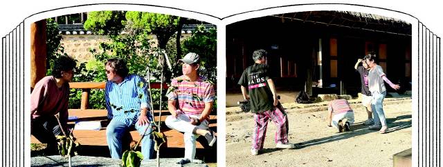 ▲ 김유정문학촌이 20일부터 28일까지 이머시브 공연 ‘소설 밖으로 나온 김유정’을 여는 가운데, 배우들이 문학촌에서 공연 연습을 하고 있다.