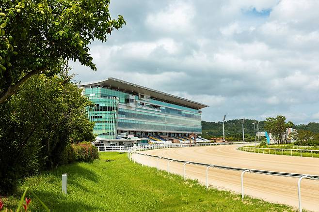 렛츠런파크부산경남 전경.