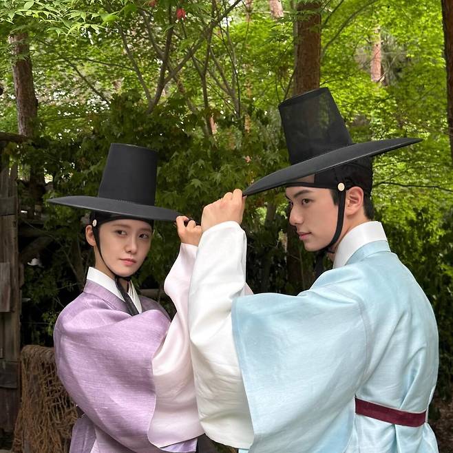 ‘폭군의 셰프’에서 완벽한 케미와 함께 열연 중인 배우 윤아와 이채민. 이채민 SNS 캡처