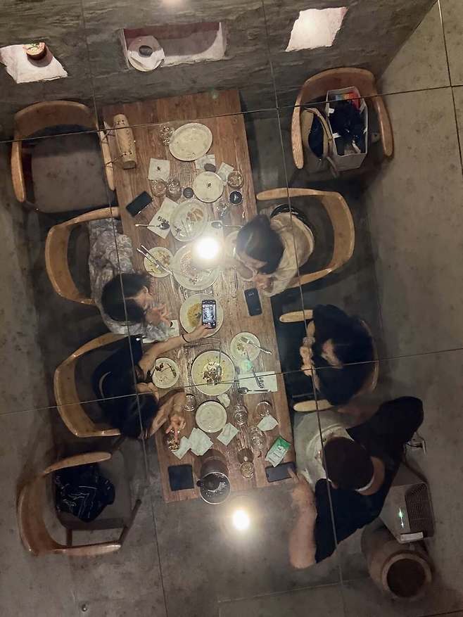 이주영은 정유미, 히든천재, 손나은 등과 손종원의 가게에 방문했다. 이주영 SNS 캡처