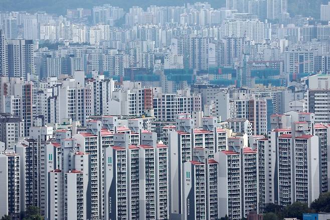 시공능력평가 174위의 중견 건설사인 동우건설이 최근 서울회생법원에 기업회생절차를 신청했다. 사진은 서울 남산에서 바라본 서울 시내 아파트 단지 ⓒ연합뉴스