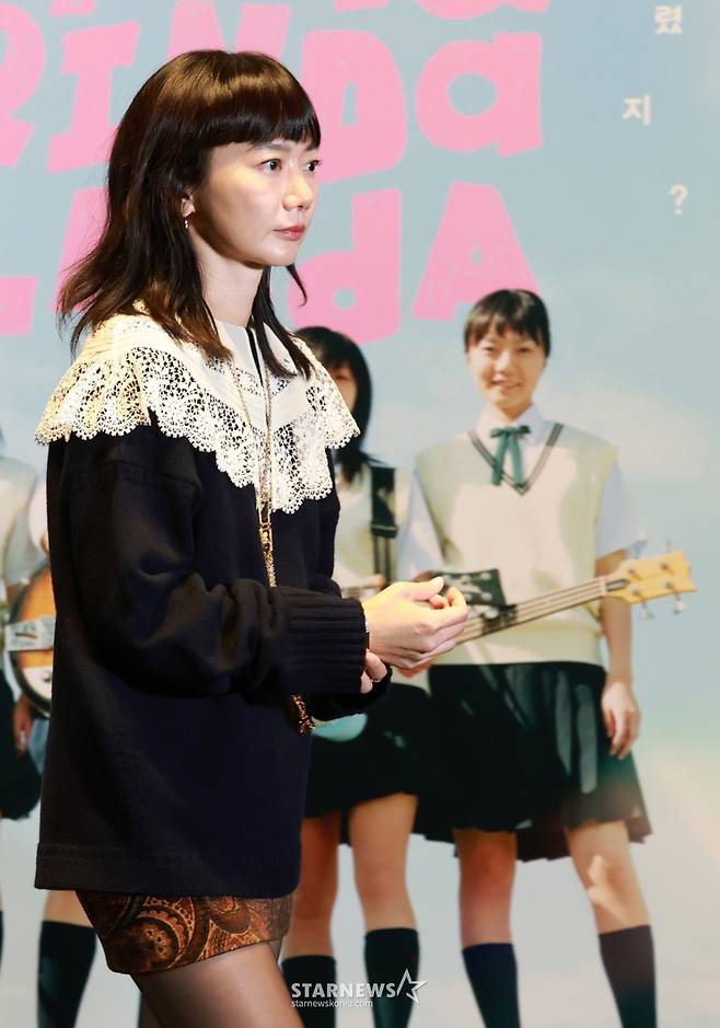 (서울=뉴스1) 권현진 기자 = 배우 배두나가 12일 오후 서울 강남구 코엑스 메가박스에서 열린 영화 '린다 린다 린다' 언론배급시사회 및 기자간담회에 참석하고 있다.   '린다 린다 린다'는 고교생활 마지막을 장식할 축제를 준비하는 여고생 밴드와 얼떨결에 보컬이 된 한국인 유학생 '송'의 서툴고 반짝이는 청춘을 그린 작품이다. 2025.9.12/뉴스1  Copyright (C) 뉴스1. All rights reserved. 무단 전재 및 재배포,  AI학습 이용 금지. /사진=(서울=뉴스1) 권현진 기자