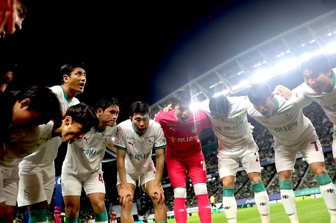 경기를 앞두고 의지를 다지고 있는 대전하나시티즌 선수들. /사진=대전하나시티즌 제공