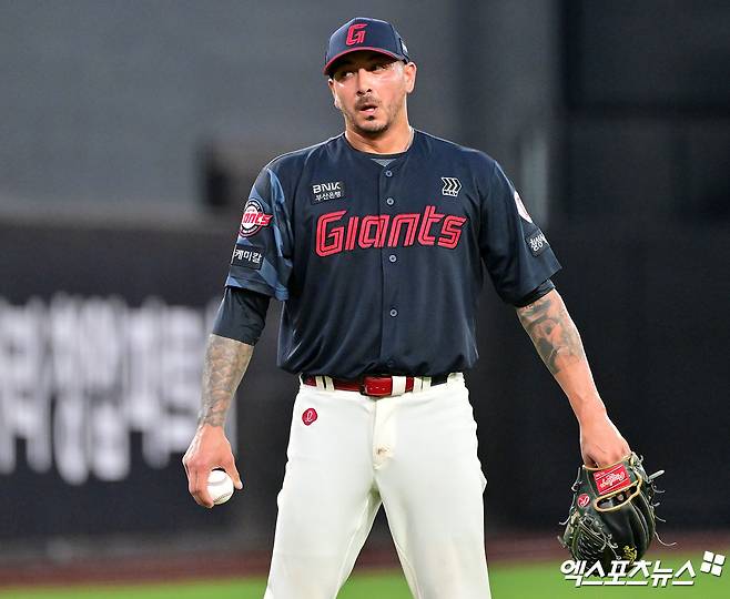 롯데 자이언츠 외국인 투수 빈스 벨라스케즈가 구단과 면담에서 불펜으로 보직 변경에 동의했다. 사진 엑스포츠뉴스 DB