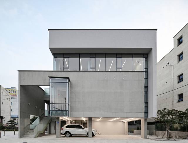 진주시 신안동에 위치한 ‘나불천가-PAC갤러리’ 전경./유근종/