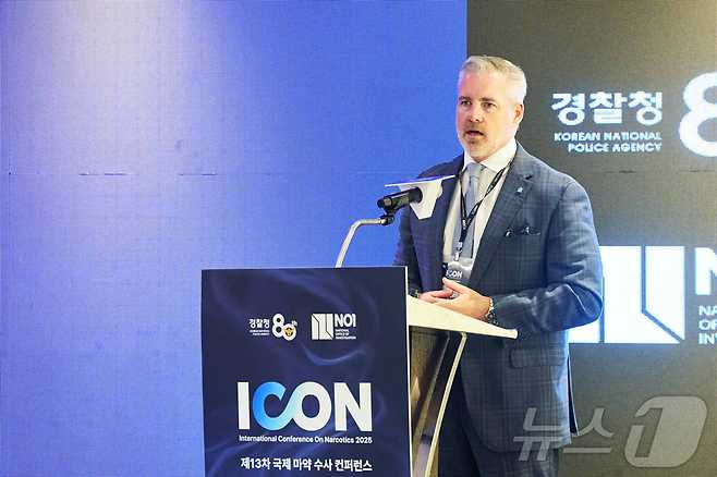 데이비드 카운터 인터폴 조직-신흥범죄 국장이 17일 서울 코트야드바이메리어트 보타닉파크에서 열린 '국제 마약수사 콘퍼런스(ICON)'에서 발언하고 있다.(경찰청 제공. 재판매 및 DB 금지) ⓒ News1 송송이 기자
