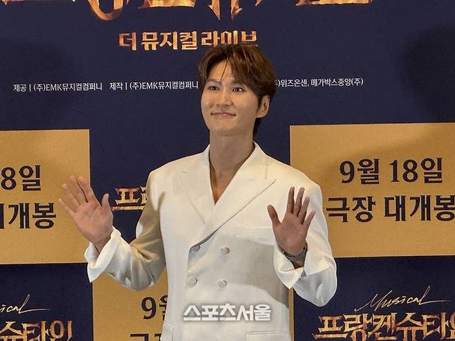 뮤지컬 배우 박은태가 9일 뮤지컬 실황 영화 ‘프랑켄슈타인: 더 뮤지컬 라이브’ 프레스콜에서 주요 인물들을 설명하고 있다. 사진 | 표권향 기자 gioia@sportsseoul.com