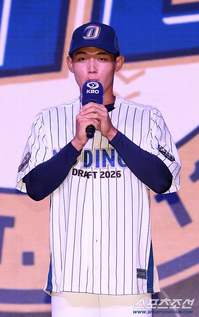 2026 KBO 신인 드래프트가 17일 서울 롯데호텔월드에서 열렸다. NC에 1라운드 지명된 유신고 신재인이 소감을 말하고 있다. 잠실=박재만 기자 pjm@sportschosun.com/2025.09.17/