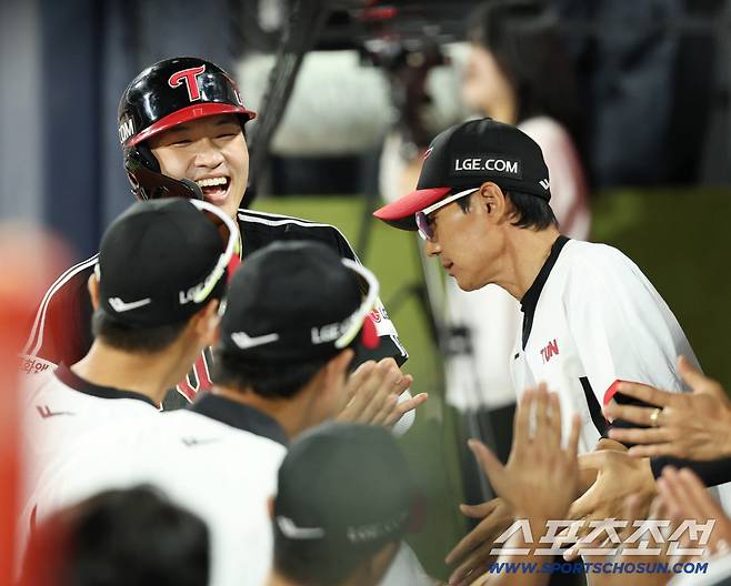 18일 수원 케이티위즈파크에서 열린 KT와 LG의 더블헤더 2차전. 4회 1사 3루. 신민재 내야땅볼 타구 때 득점에 성공한 LG 박해민. 수원=송정헌 기자songs@sportschosun.com/2025.09.18/