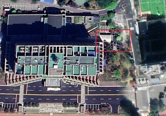 서울 용산 대통령 집무실 동쪽에 설치된 비밀통로 진입로와 엄폐용 시설. 윤석열 전 대통령 때인 2022년 11월에 만들어졌다. 윤건영 더불어민주당 의원실 제공