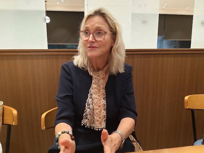 멀리사 파크 핵무기폐기국제운동(ICAN) 사무총장이 지난달 13일 부산역 앞 카페에서 인터뷰하고 있다. 김광수 선임기자