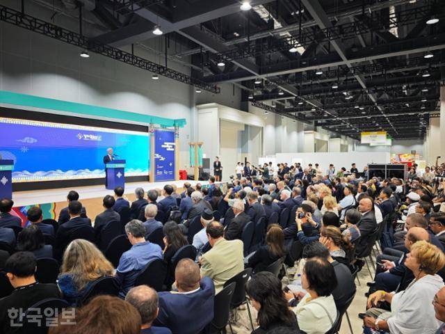 조해근 우정사업본부장이 17일 서울 강서구 코엑스 마곡에서 개막한 '필라코리아 2025'에서 개막사를 하고 있다. 김진욱 기자