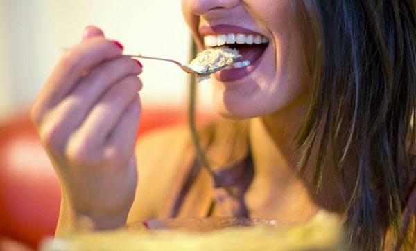 단백질, 불포화지방, 식이섬유가 풍부한 식품은 소화를 늦추고 허기를 억제해 자연스럽게 섭취량을 줄이는 데 도움이 된다./사진=게티이미지뱅크