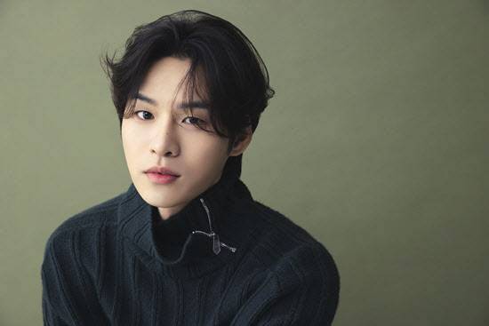 배우 윤지온. 사진 이음해시태그