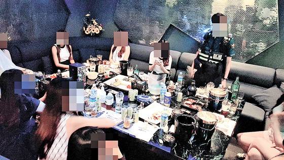 심야 불법 영업을 하던 서초동의 유흥주점 (이 사진은 참고용으로 기사와 무관합니다). 사진 서초경찰서