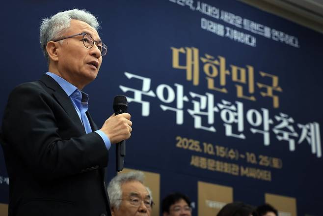 안호상 세종문화회관 사장이 18일 서울 종로구 세종문화회관 아티스트라운지에서 열린 ‘2025 대한민국 국악관현악 축제’ 제작발표회에 참석해 인사말을 하고 있다./사진=뉴스1