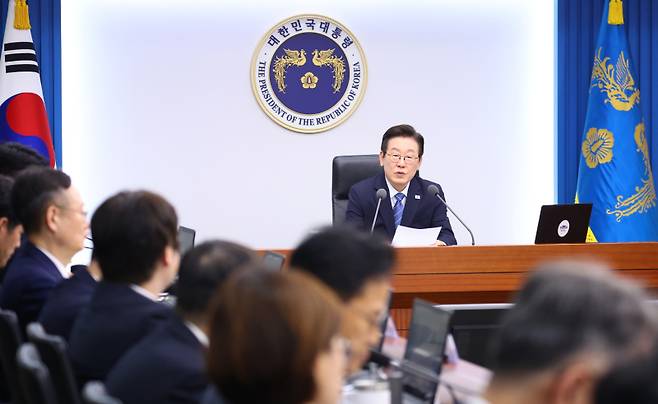 이재명 대통령이 18일 서울 용산 대통령실에서 열린 수석보좌관회의에서 발언하고 있다. 연합뉴스