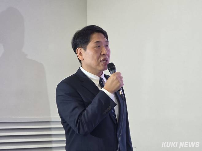 구재형 KT 네트워크 기술본부장이 18일 서울 종로구 KT 광화문 West 사옥에서 열린 KT 소액결제 피해 관련 대응 현황 발표 기자회견을 통해 추가 피해 상황을 설명 중이다. 정우진 기자