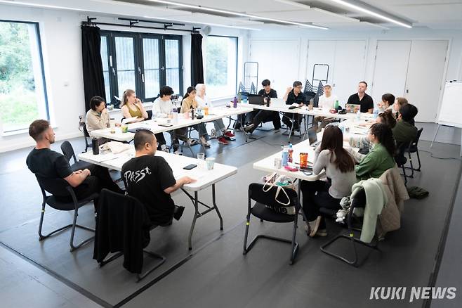 정선 지역대표예술단체 극단 산과 스코틀랜드 예술단체 극단 원더풀스(Wonder Fools). 극단 산