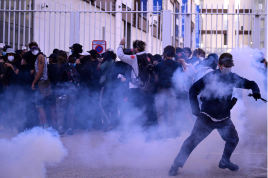 18일(현지 시간) 프랑스 마르세유에서 반정부 시위가 열리고 있다. (사진=AFP연합뉴스)