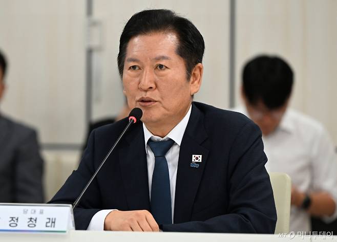 [광주=뉴시스] 이현행 기자 = 정청래 더불어민주당 대표가 18일 오전 광주 서구 광주시청에서 열린 광주광역시-더불어민주당 예산정책협의회에서 인사말을 하고 있다. 2025.09.18. lhh@newsis.com /사진=이현행