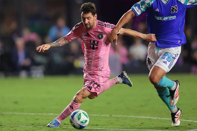 인터 마이애미 리오넬 메시가 다년 계약을 앞두고 있다. 사진은 마이애미에서 활약 중인 메시의 모습. /사진=로이터