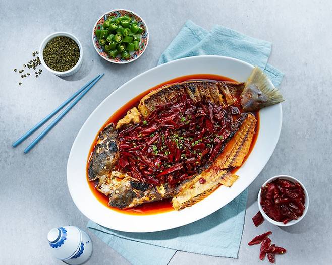 반티엔야오카오위는 사천식 향토요리 카오위와 훠궈를 결합한 생선찜을 제공한다. /사진=다이어리알