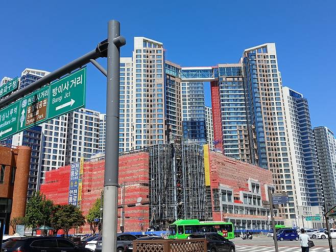 지난 11일 찾은 서울 송파구 잠실르엘(옛 미성크로바아파트) 재건축 현장 모습  김희량 기자
