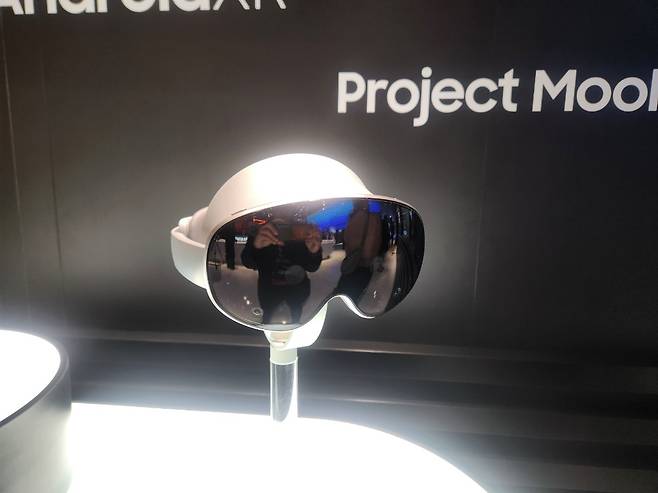 3일(현지 시간) 스페인 바르셀로나에서 개막한 MWC25 삼성 부스 내 마련된 안드로이드 확장현실(XR) 헤드셋 무한(가칭). 고재우 기자