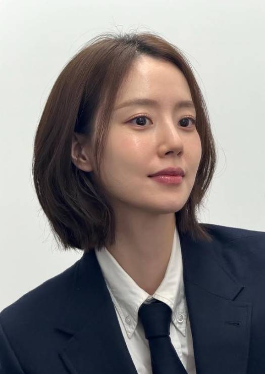 사진=문채원 공식 계정