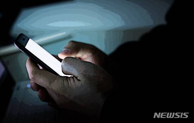 [서울=뉴시스] 카드사 고객센터 직원들이 한 여성 고객의 결제 내역을 두고 조롱하는 음성메시지가 공개되면서 논란이 일고 있다. (사진=뉴시스DB) 2025.09.18