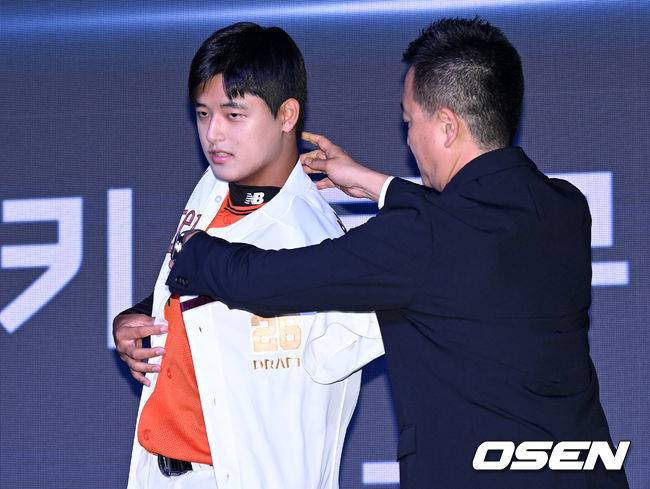 모두의 예상대로 키움 유니폼 입은 박준현