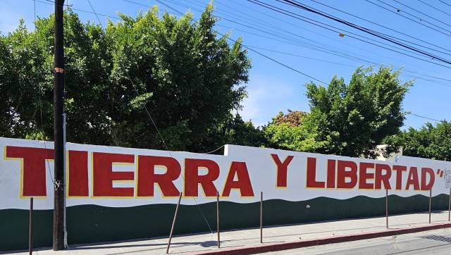 ▲ 사파타의 고향 길가 벽에 쓰여 있는 사파타 혁명 구호 '땅과 자유' ⓒ손호철