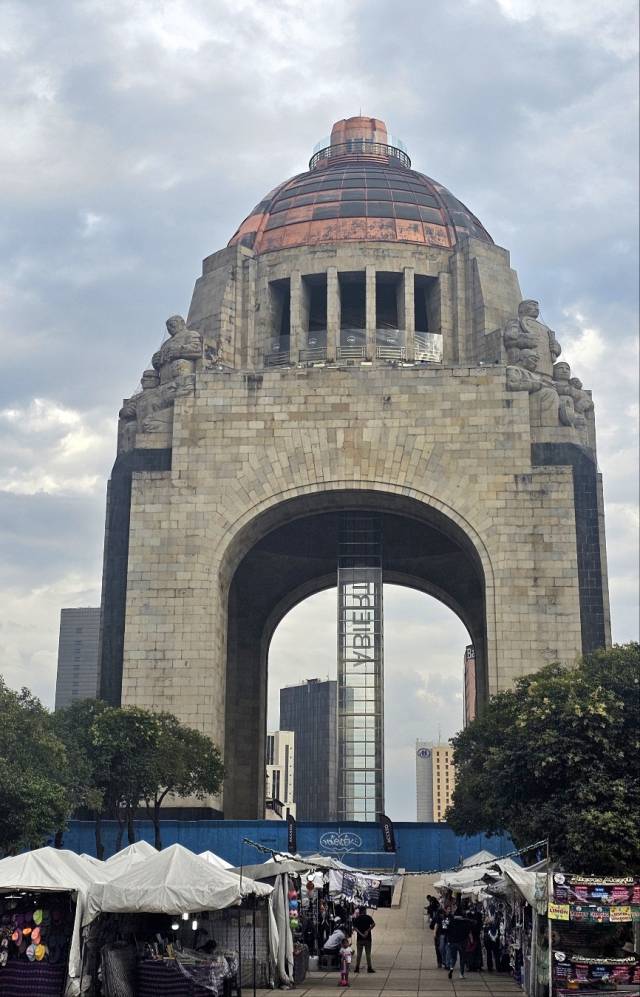 ▲ 멕시코시티에 있는 혁명기념비. 혁명 공로자 중 사파타는 여기에 묻혀 있지 않다. ⓒ손호철