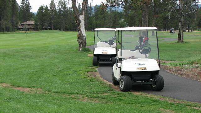 요즘 국내 골프장의 5인승 카트비는 10만 원이 보통인데 골퍼들이 생각하는 적정가는 4만 원이라는 응답이 절반 이상이었다. USGA 홈페이지 캡처