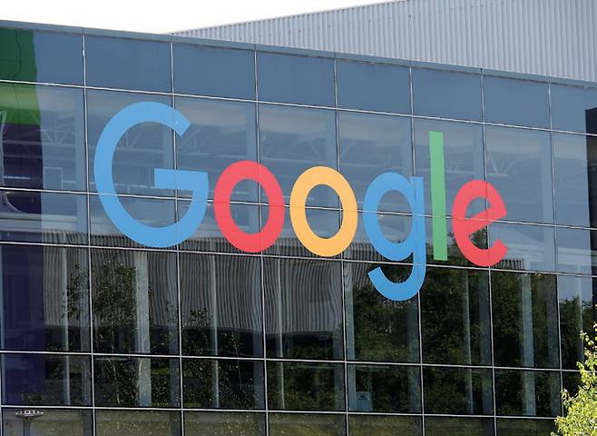 미국 캘리포니아주 마운틴뷰에 위치한 구글플렉스에 설치된 구글 간판 ⓒEPA 연합